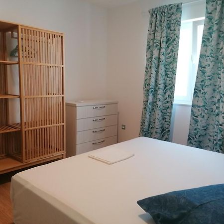 Apartmani Mares - 20 M From The Beach Brela Bagian luar foto