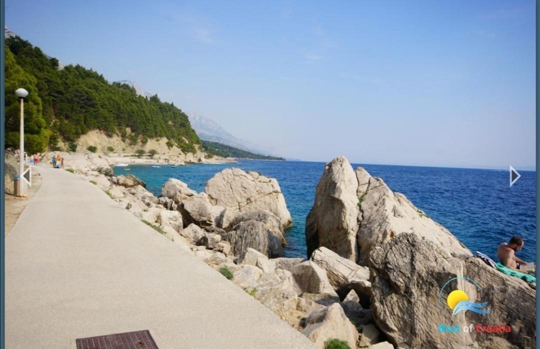 Apartmani Mares - 20 M From The Beach Brela Bagian luar foto