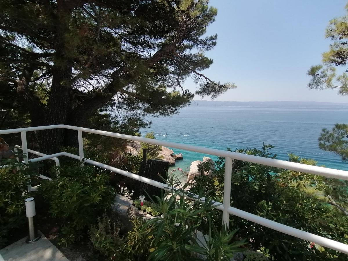 Apartmani Mares - 20 M From The Beach Brela Bagian luar foto