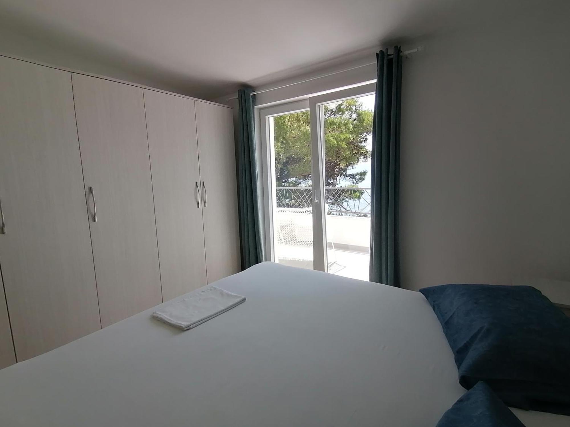 Apartmani Mares - 20 M From The Beach Brela Bagian luar foto