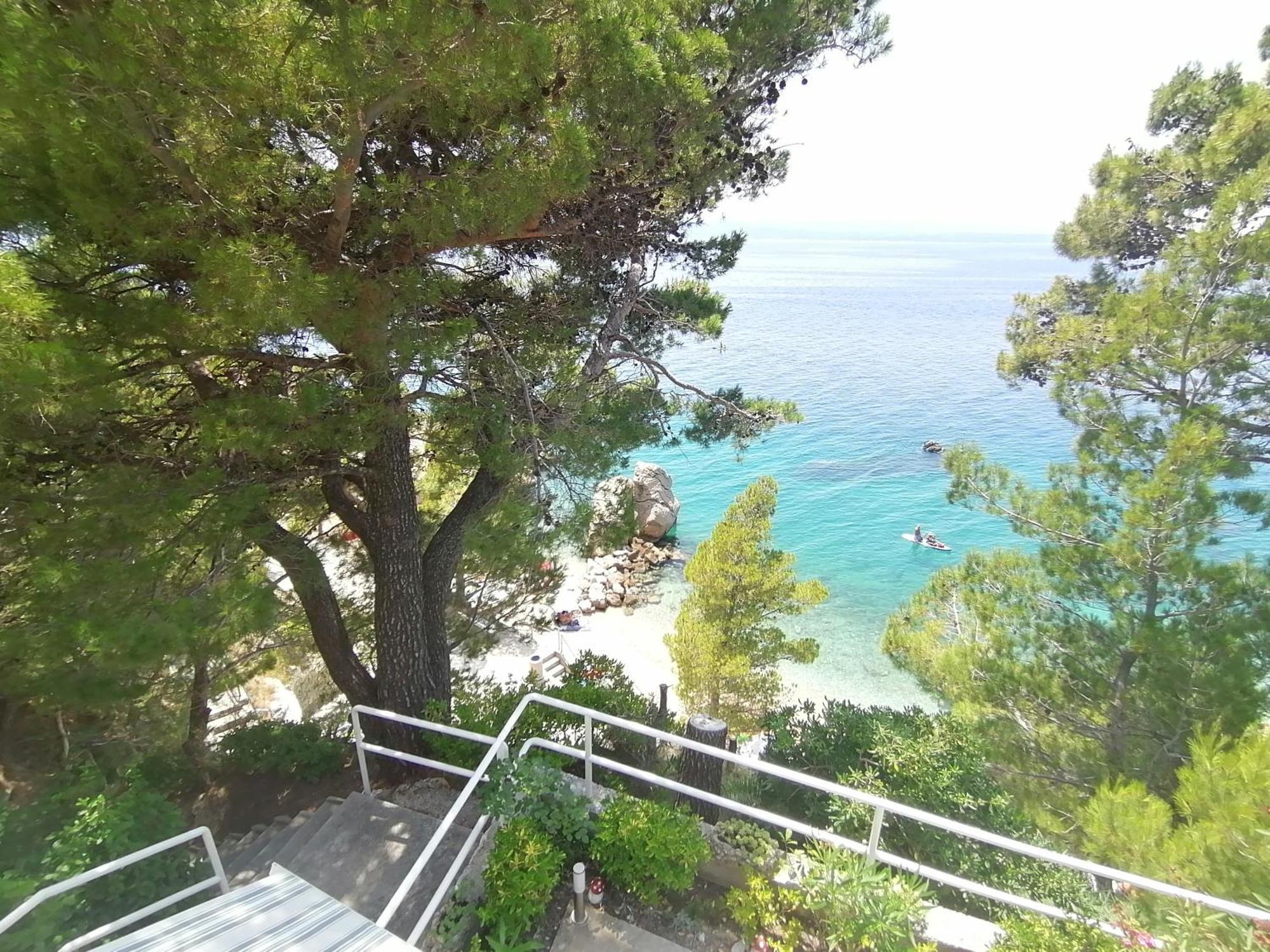 Apartmani Mares - 20 M From The Beach Brela Bagian luar foto