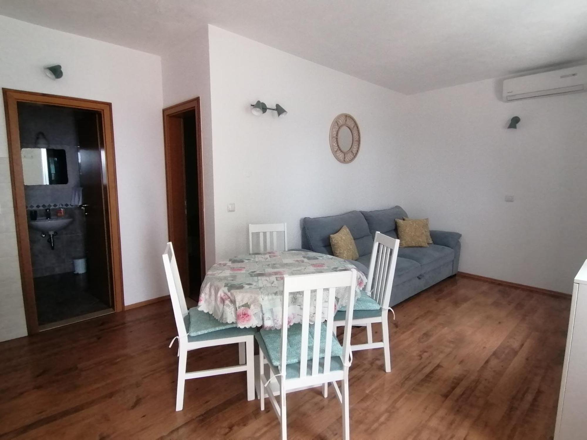 Apartmani Mares - 20 M From The Beach Brela Ruang foto