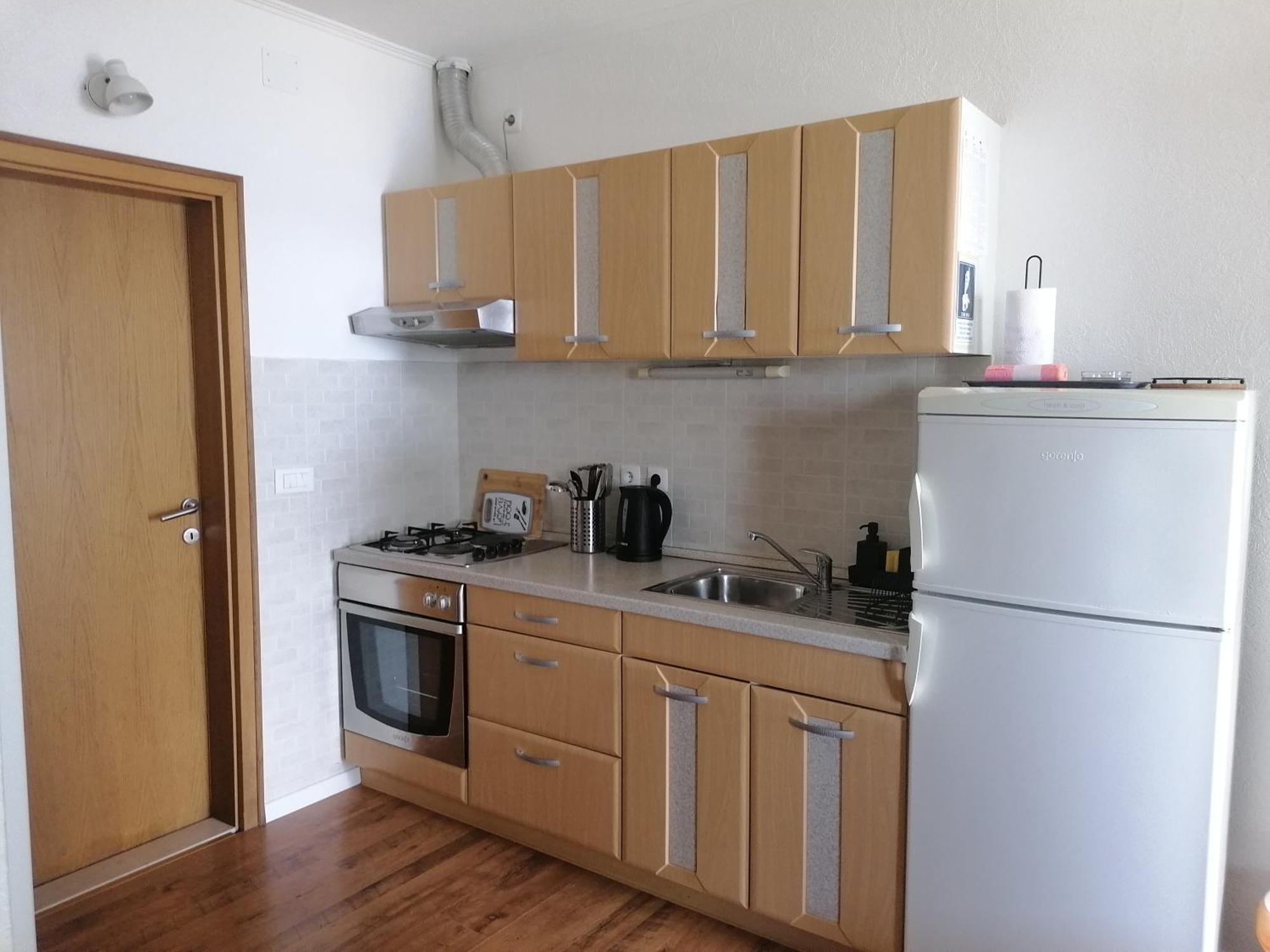 Apartmani Mares - 20 M From The Beach Brela Ruang foto
